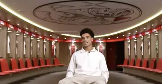 Aaron Bouwman tekent nieuw contract bij Ajax