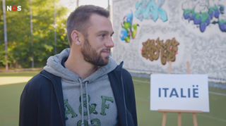 Tiki Taka Touzani met Stefan de Vrij