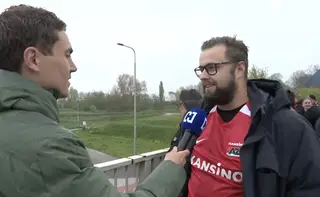 AZ-supporters vertrekken richting de Kuip