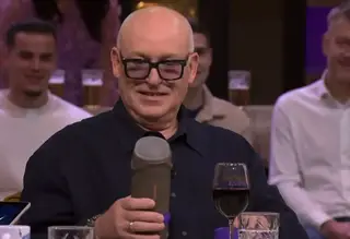 René van der Gijp beoordeelt seksspeeltje bij Vandaag Inside