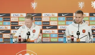 Persconferentie voor Nederland-Algerije met Koeman en Verbruggen