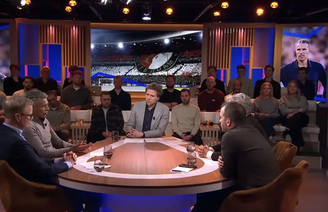 Van Hooijdonk: "Feyenoord ligt op zijn gat"