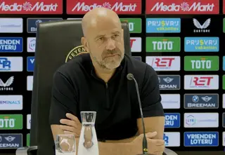 Bosz grap over donderpreek en gaat in op toekomst Noa Lang
