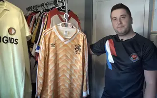 Verzamelaar Erik 28 leeft van handel in voetbalshirts