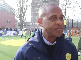 Kluivert deelt voetbalhart met Cruijff