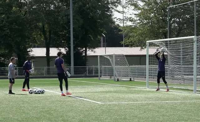 Eerste training FC Dordrecht op de dag van afscheid Kuijt