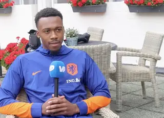 Belangrijke les Slot; Milambo leert van Henderson