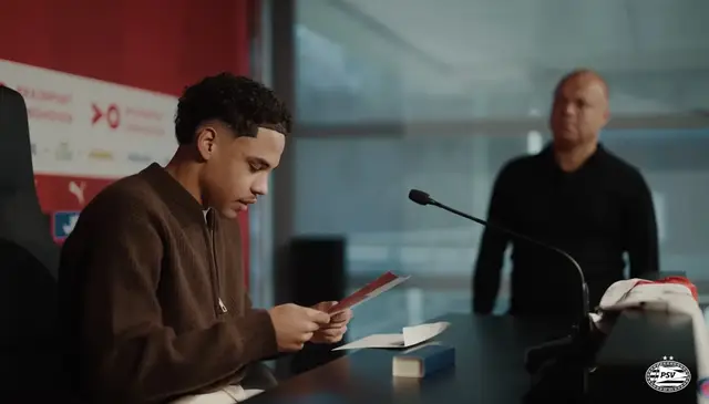 Noah Fernandez verlengt zijn contract bij PSV