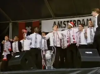 AT5 duikt in de wereld van Ajax-muziek