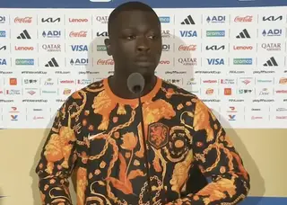 Brobbey blijft koel onder lastige omstandigheden