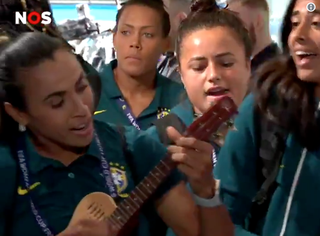 Braziliaanse vrouwen komen swingend binnen voor WK-duel