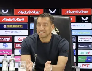 Van Bronckhorst reageert op belangstelling Read