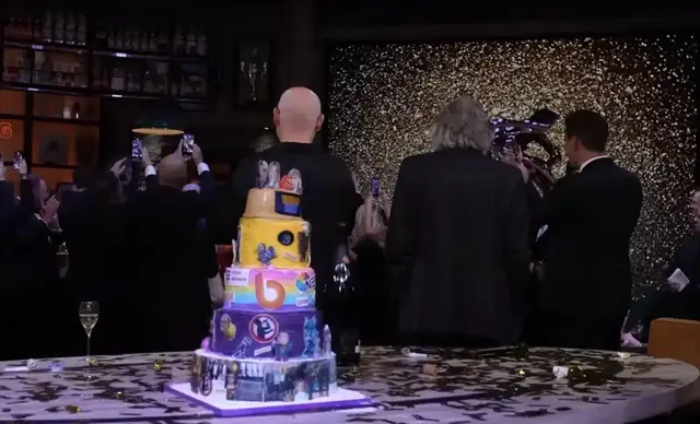 VI-feest in beeld: Trio krijgt ring overhandigd
