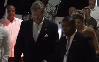 Koning grapt over WK voetbal tijdens toespraak in Suriname
