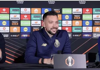 Farioli houdt Ajax-situatie in de gaten