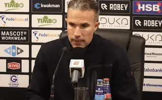 Feyenoord-fans uiten onvrede; Van Persie begrijpt dat