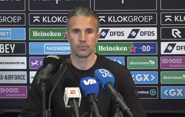 Van Persie boos over rode kaartsituatie na NEC-Feyenoord