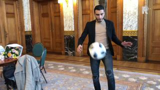 Freestylekoning Soufiane Touzani: Hooghouden en interview tegelijk?