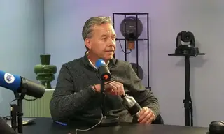 Waarom zit Quilindschy Hartman op de bank bij Feyenoord?