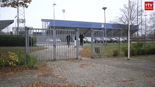 Franse FC Emmen-spelers spelen een potje jeu de boules in Emmen